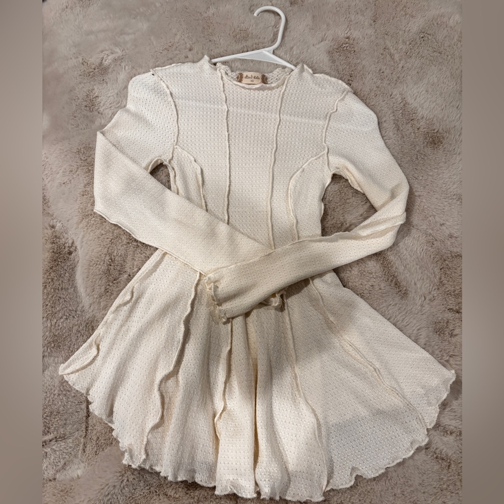 Size xs altard state dress very cute and elegant in an off white color